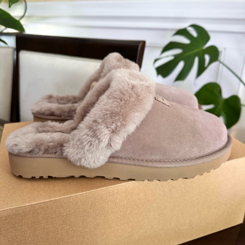 ❌SOLD❌UGG COZY SLIPPERS - Picture 3 of 6